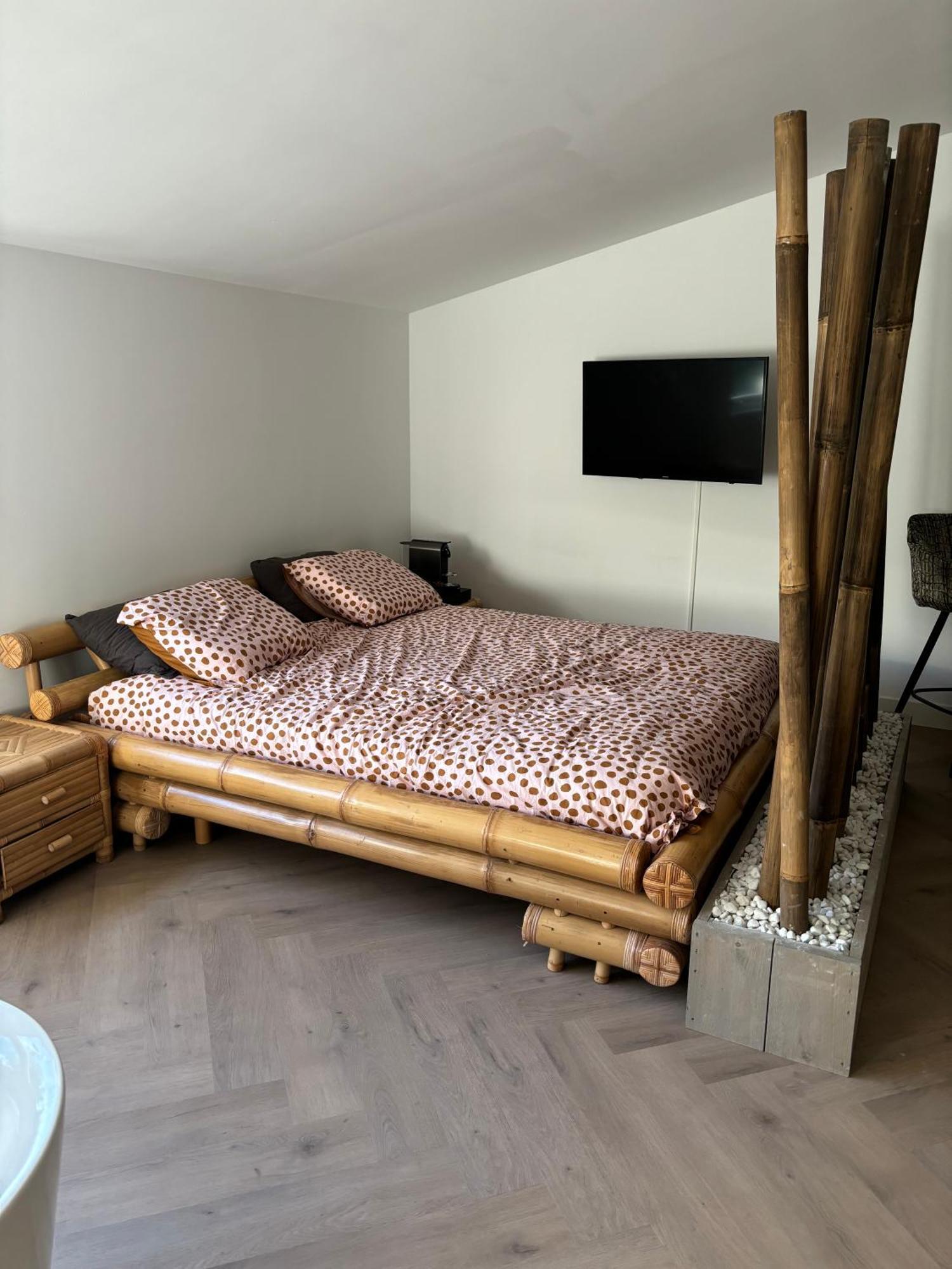 Bamboe Suite Bentveld Met Ligbad En Gratis Parkeren Buitenkant foto